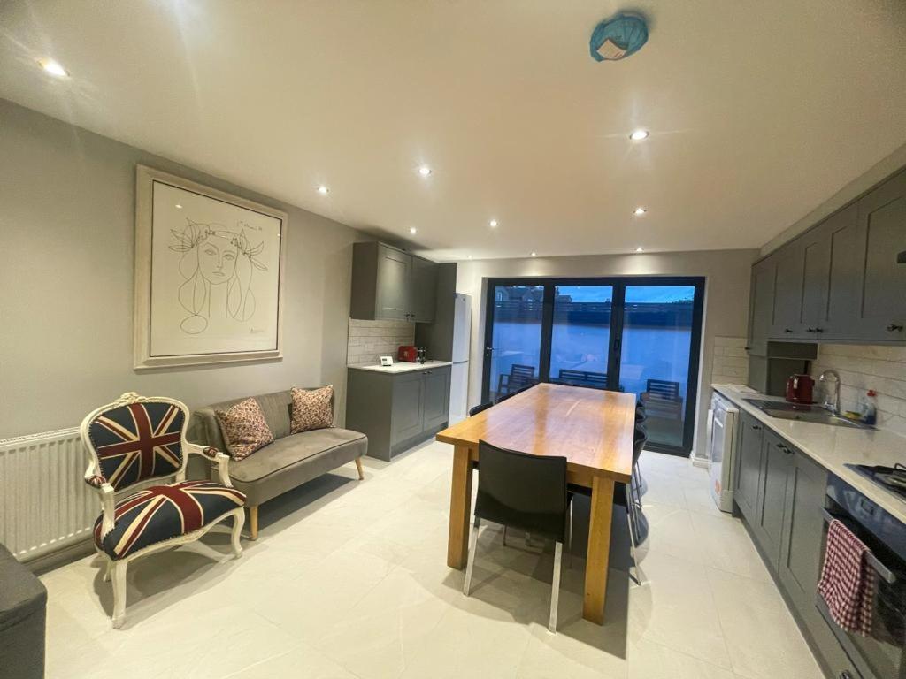 2A Seymour Road Villa Sutton  Dış mekan fotoğraf
